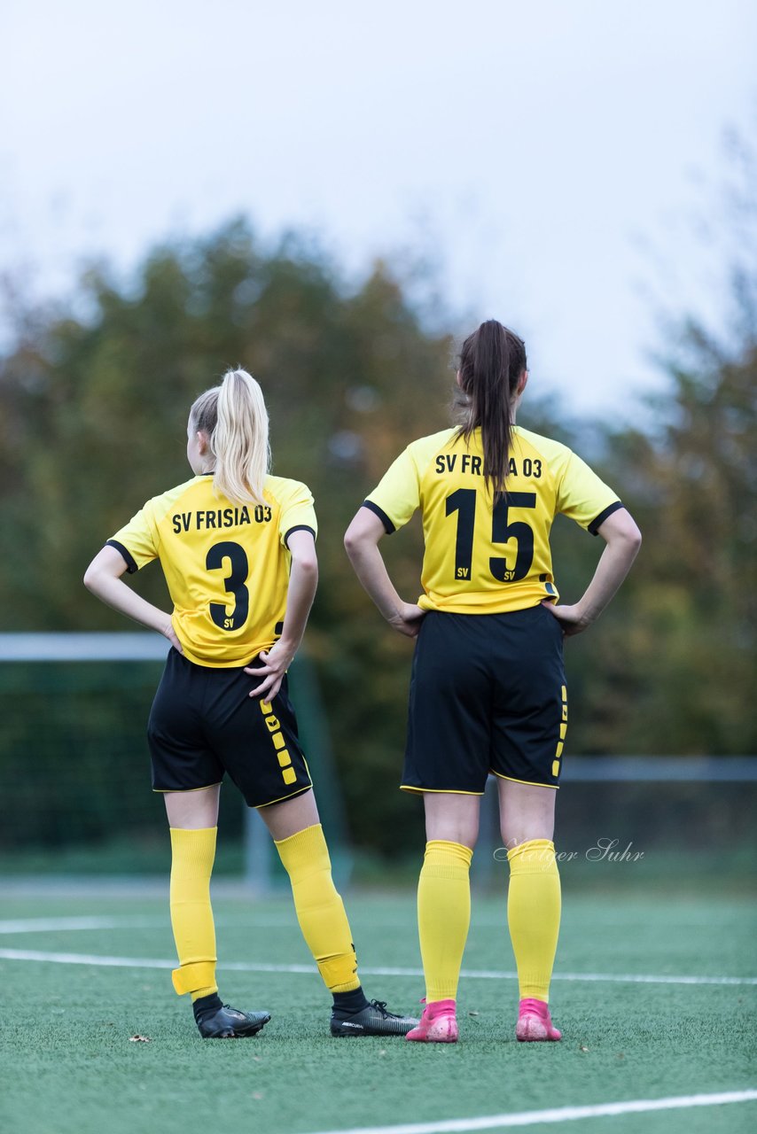 Bild 329 - F SSC Hagen Ahrensburg - SV Frisia 03 Risum-Lindholm : Ergebnis: 2:0